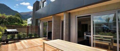 تناول الطعام بالخارج