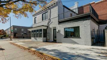 المنشأة من الخارج