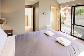 3 chambres, fer et planche à repasser, Wi-Fi gratuit, draps fournis