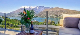 Mountain and Lake Views - Diamond View Retreat