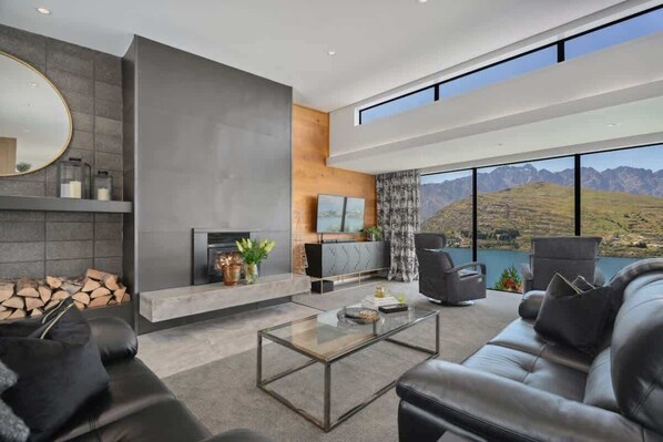 TV, fireplace - Ultimate Views Hot Tub Luxury (Queenstown)
