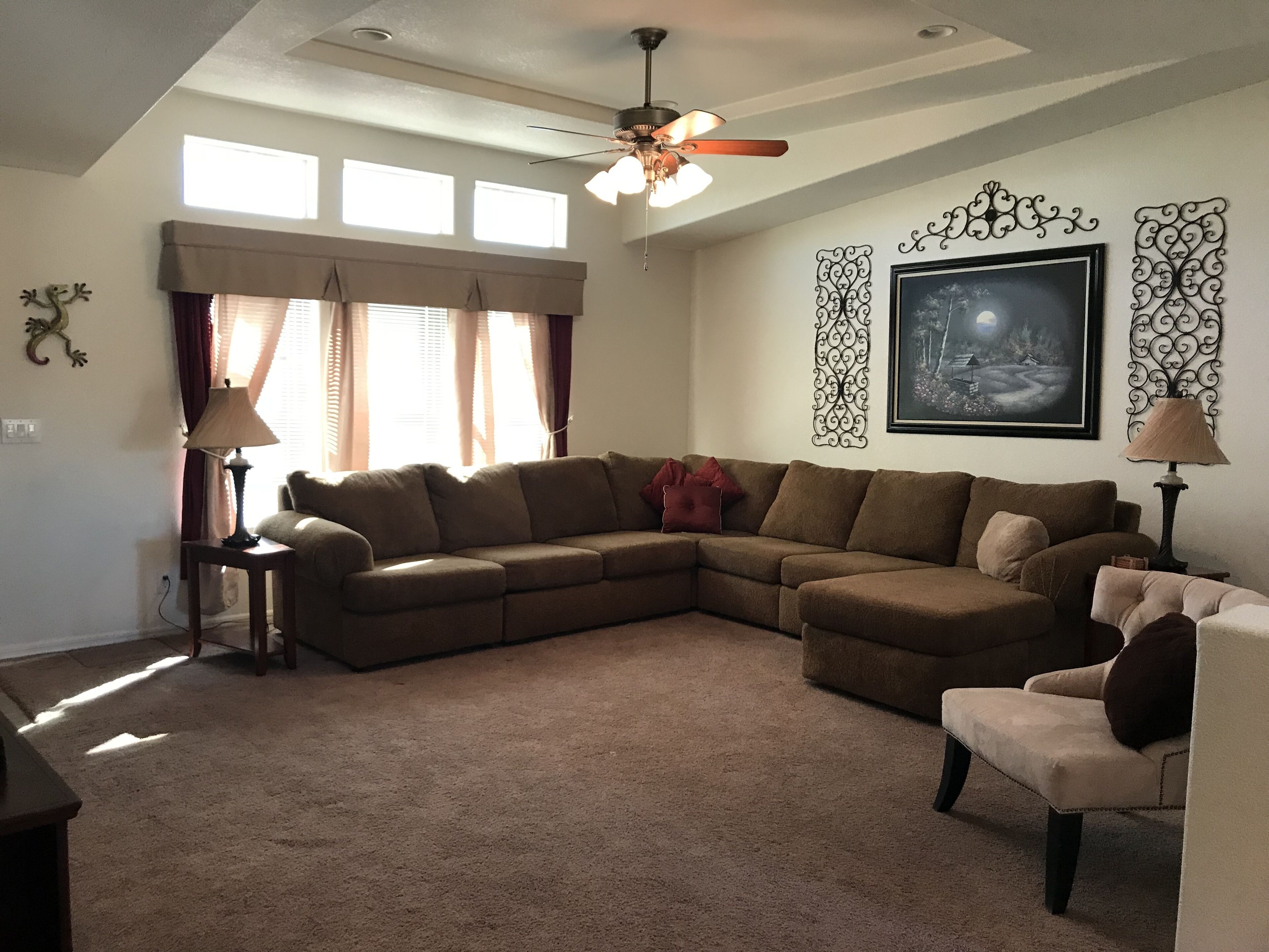 Spacious Mountain View Property with no Snow! 