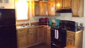 Coffee/tea maker, fridge, microwave, oven - New Cabin-Social Distance in the Ouchitas with us-Book today (Mena)