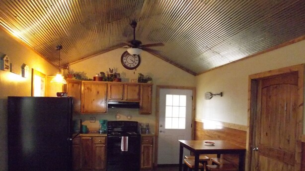 Coffee/tea maker, fridge, microwave, oven - New Cabin-Social Distance in the Ouchitas with us-Book today (Mena)