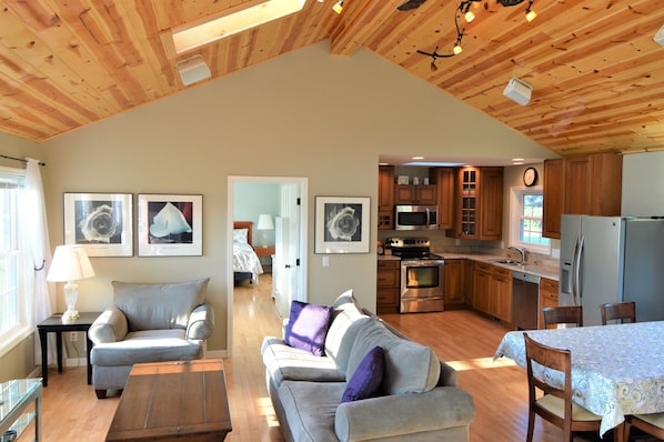 TV, DVD player, stereo - Exceptional Home In Tranquil Door County Setting. (Fish Creek)