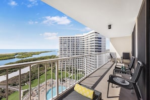 Apartment, 1 King-Bett und Schlafsofa (Elegant beachfront condo in private c) | Unterkunftsgelände