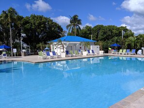 Piscine extérieure, piscine chauffée