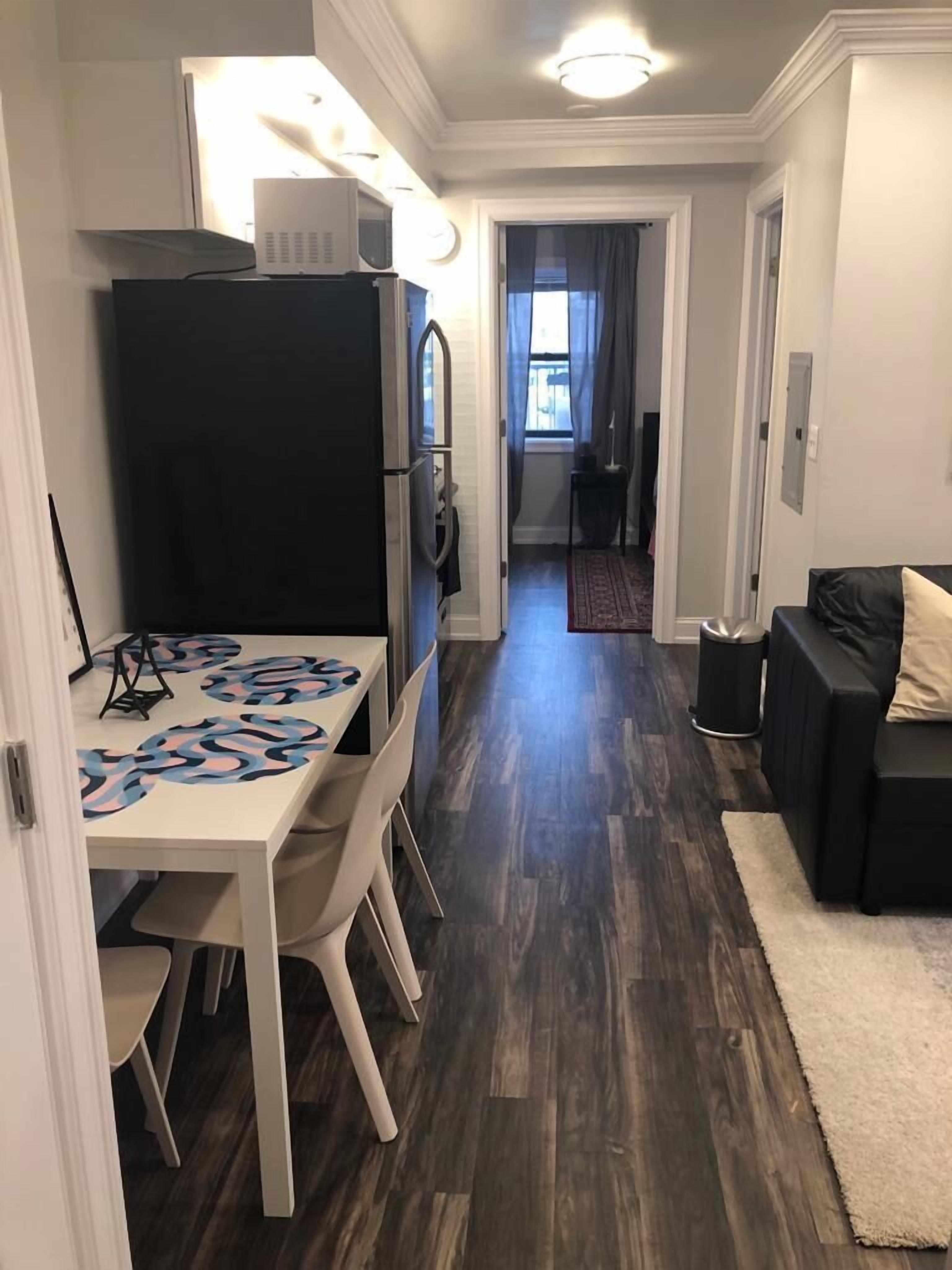 1817 3H · Fabulous  2bed Apt20 min to New York C-Parking Avail
