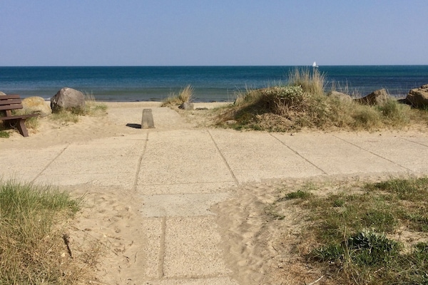 Chemin d'accès à la plage de l'appartement