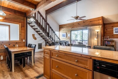 June Lake Sierra Suns 10  Views!  Great Location!