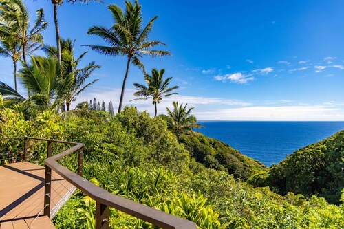 Plumeria Room on a Lush Farm on Maui's North Shore