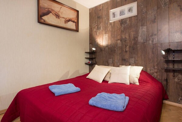 1 slaapkamer, een strijkplank/strijkijzer, gratis wifi, beddengoed