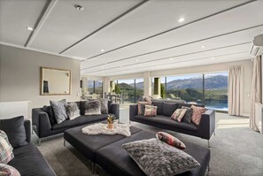 TV - Premium location - Lake Hayes Luxury Residence (Lake Hayes Estate)