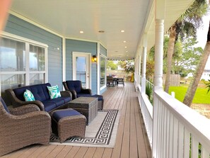 Terrace/patio - A Santa Rosa Sound Waterfront home on 2 acres with a private beach and 200’ dock (Mary Esther)