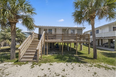Beach Cottage - Amazing Beach Location!  Walk to the beach!