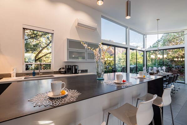 雪櫃、微波爐、焗爐、爐具