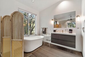 Bathtub, hair dryer, towels