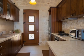 Refrigerador, microondas, horno, lavavajillas