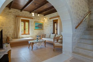 Älytelevisio, DVD-soitin, kirjoja, stereot