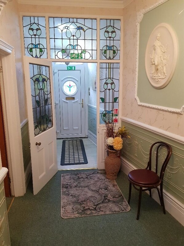 المنشأة من الداخل