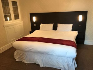 5 عدّة غرف نوم ومكواة/لوح كي وواي فاي مجانًا وملاءات أسرّة