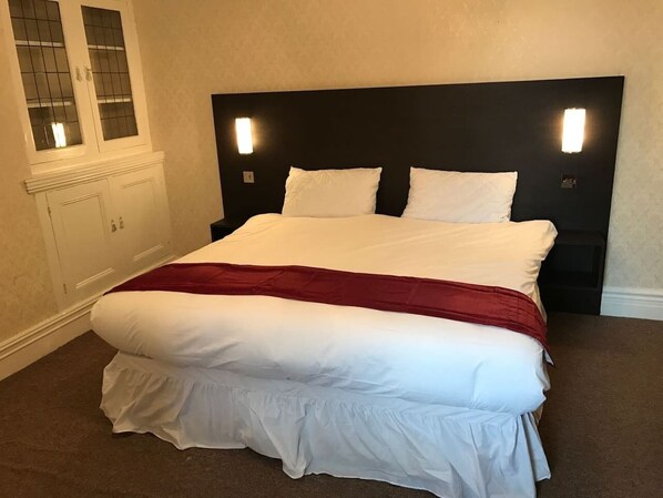 5 habitaciones, tabla de planchar con plancha y wifi gratis 
