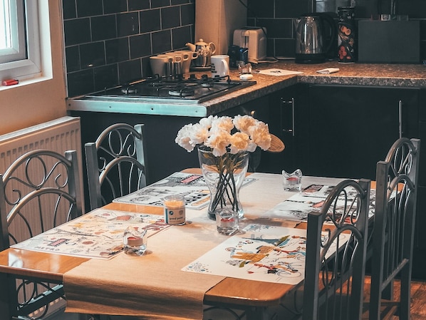 Executive Apartment, Multiple Beds | In-room dining