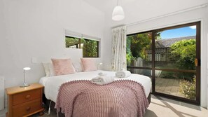 3 室のベッドルーム、アイロン / アイロン台、WiFi (無料)、ベッドシーツ