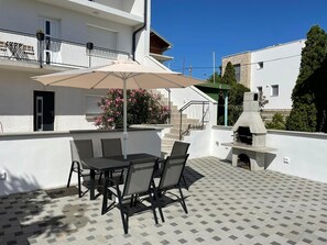 Outdoor dining - Apartment in Pirovac with Balcony, Air condition, WIFI (4717-1) (Pirovac)