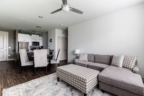 Appartement Exécutif, 2 chambres, non-fumeurs | 1 chambre, matelas mémoire de forme, décoration personnalisée
