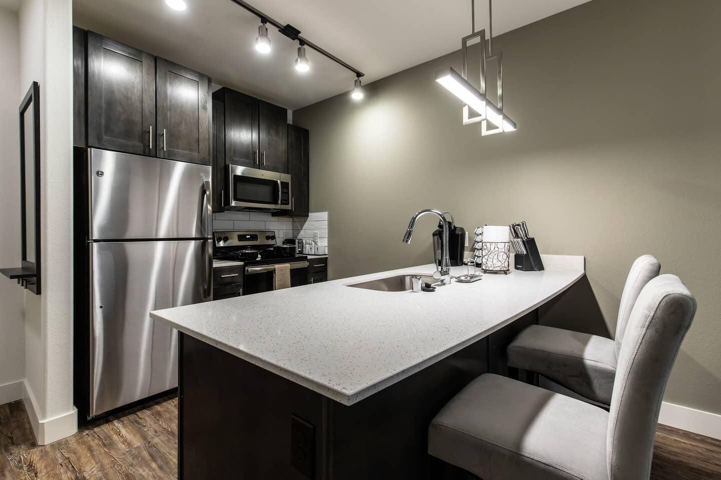 Executive Apartment, 1 Bedroom, Non Smoking | Private kitchen | Full-size fridge, microwave, oven, stovetop