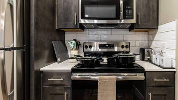 Executive Apartment, 1 Bedroom, Non Smoking | Private kitchen | Full-sized fridge, microwave, oven, stovetop