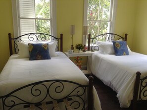 6 bedrooms, iron/ironing board, WiFi, bed sheets