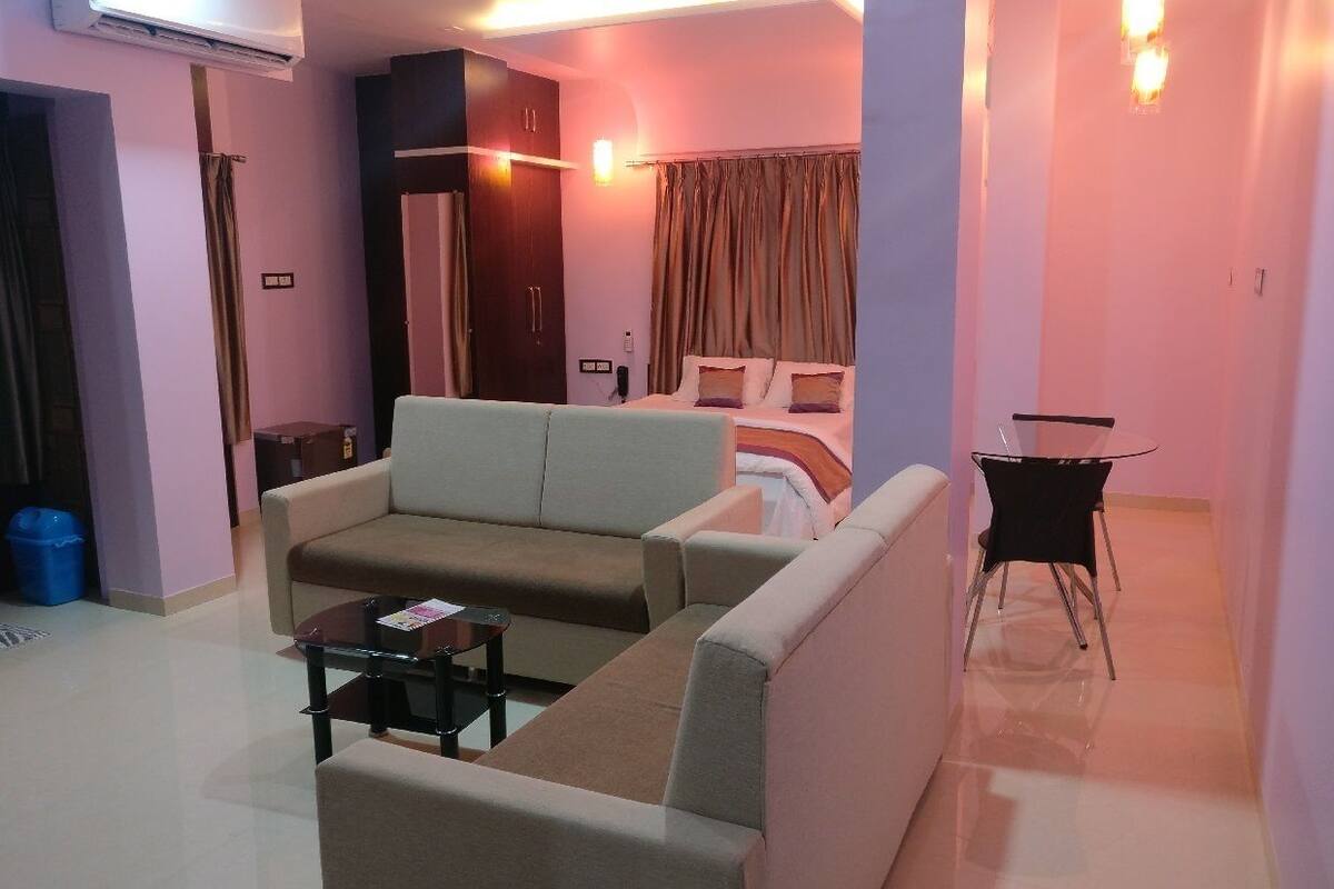 1 bedroom, Egyptian cotton sheets, premium bedding, memory-foam beds