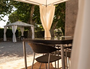 屋外ダイニングエリア