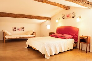 5 室のベッドルーム、デスク 、アイロン / アイロン台、WiFi (無料)