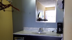Unclassified image, 3 of 7, button - Budget Host Inn (Winchester)