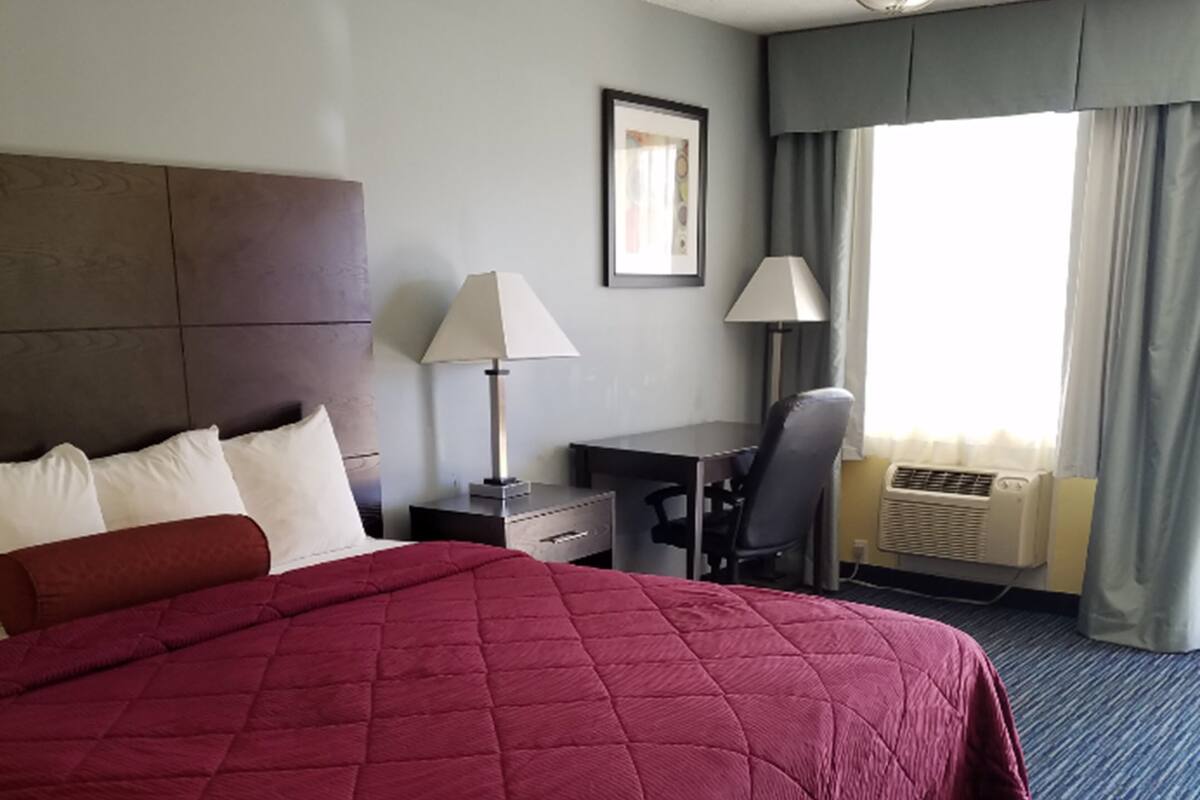 Deluxe Room, 1 King Bed | Iron/ironing board, bed sheets