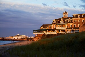 Building design - Block Island Beach House (Block Island)