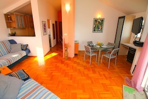 Classic Apartment, 1 Queen Bed with Sofa bed, Sea View | Living area | LCD TV - Paula Apartments (Budva)