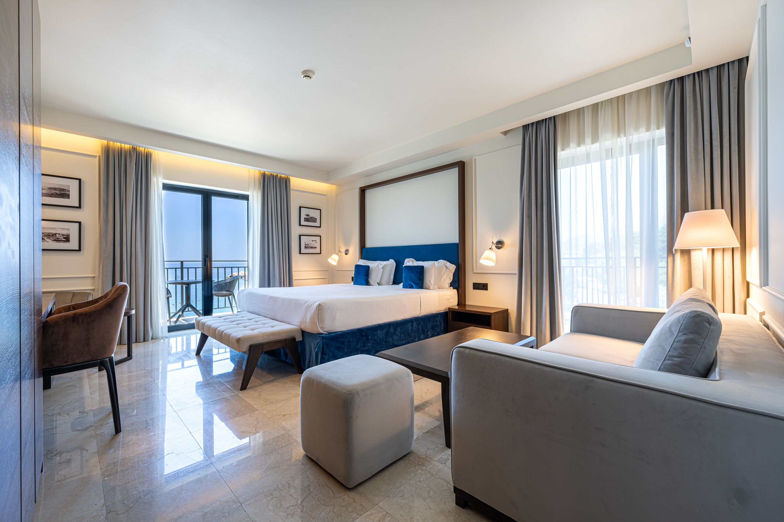 Deluxe Double Room, Sea View | Minibar, in-room safe, desk, blackout drapes