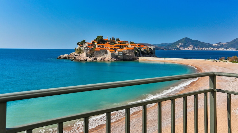 Hotel California by Aycon