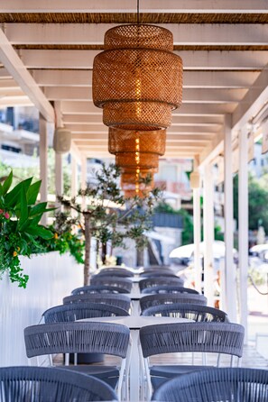 Beach bar - Hotel California by Aycon (Sveti Stefan)
