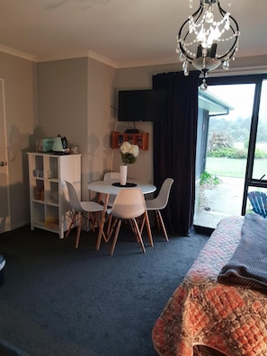 Dining - Blackhouse Guesthouse (Ruatapu)