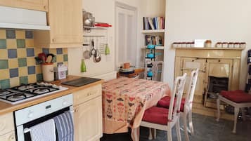 House | Private kitchen | Fridge, microwave, oven, stovetop