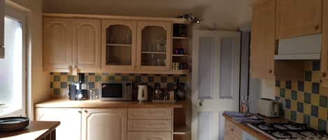 House | Private kitchen | Fridge, microwave, oven, stovetop