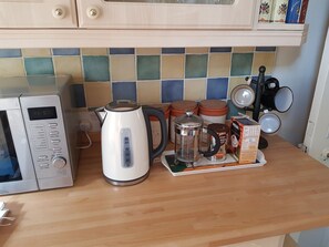 Huis | Privékeuken | Een koelkast, een magnetron, een oven, een kookplaat