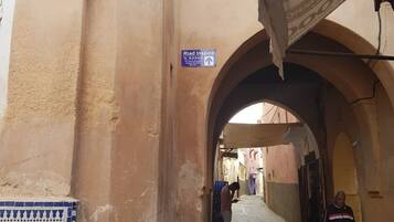 Kahden hengen deluxe-huone, kylpyhuone makuuhuoneen yhteydessä (Berdaine) | Majoituspaikan sisäänkäynti