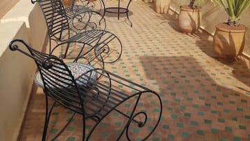 Kahden hengen classic-huone, kylpyhuone makuuhuoneen yhteydessä (Mansour) | 1 makuuhuone, kannettavalle tietokoneelle sopiva työtila