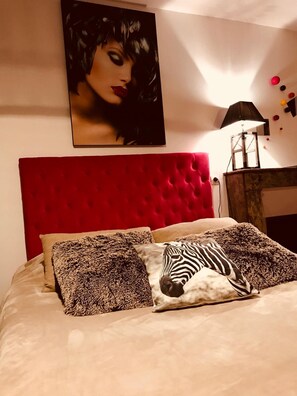 Individually decorated, individually furnished, desk, blackout curtains - Le Domaine du Chêne Vert (Chateau-Gontier)